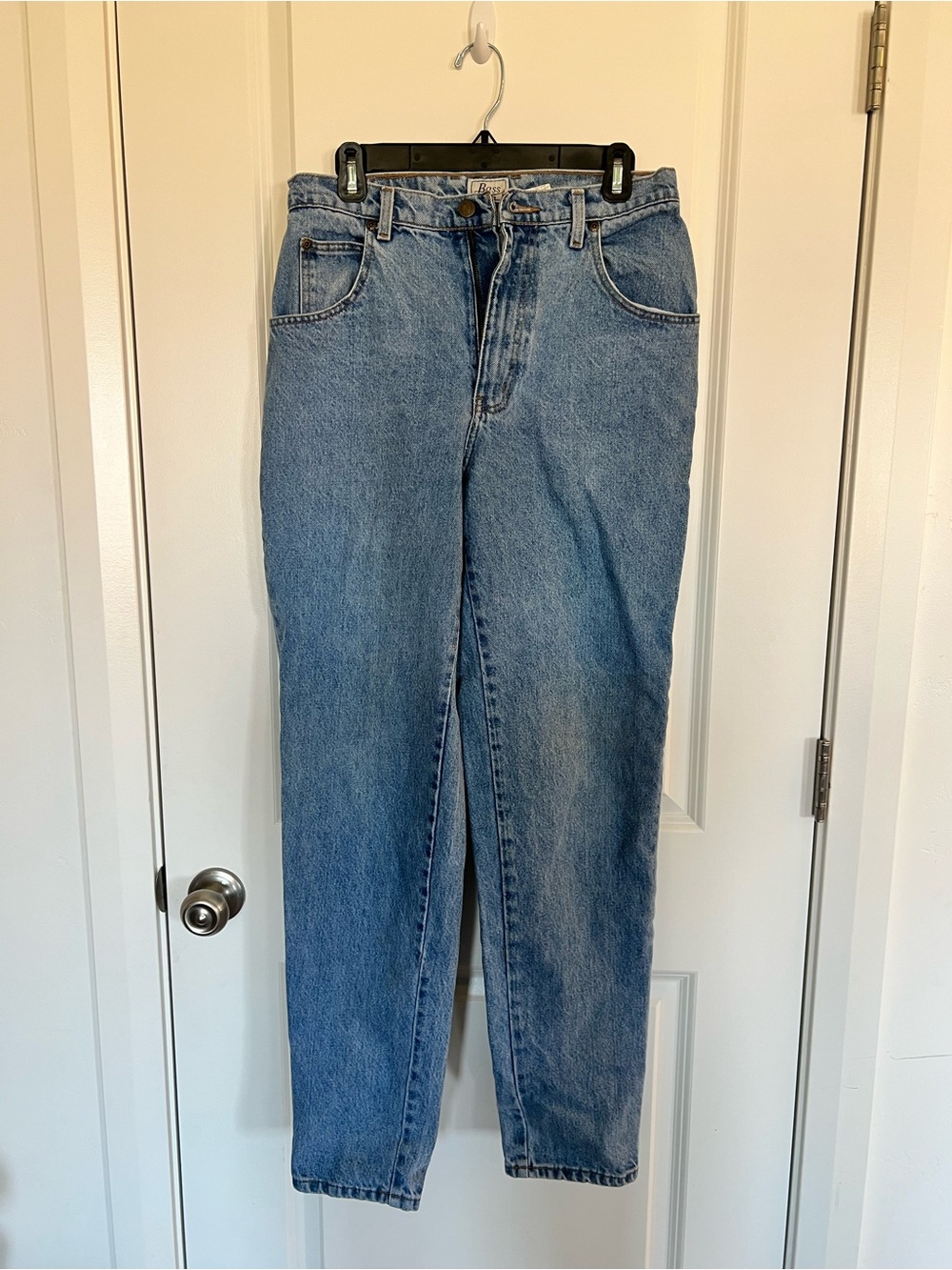 Bass High-Rise Jeans in Light Blue Wash